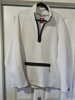 Nike Men's Heather Light Gray Quarter-Zip Pullover with Black Trim